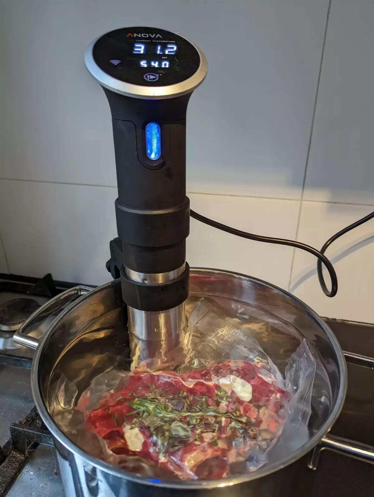 Vacuümverpakte ribeye sous vide koken