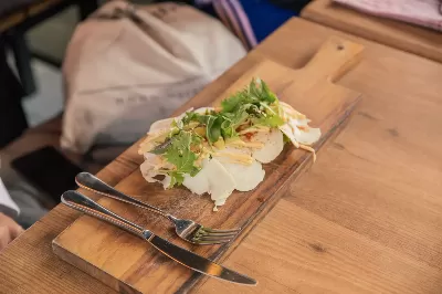 Bestel een luxe kip sandwich bij The Uptown Meat Club