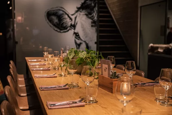 Lekker tafelen met vrienden bij The Uptown Meat Club